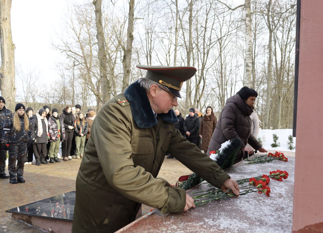 v-beshenkovichakh-pochtili-pamyat-zashchitnikov-otechestva_5