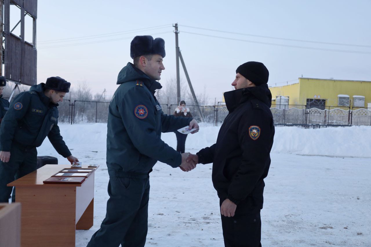 torzhestvennyy-razvod-i-nagrady-luchshim-v-beshenkovichskom-rochs-otmetili-den-spasatelya_5