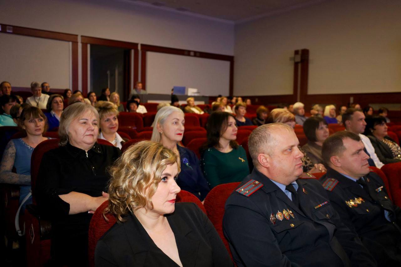 vchera-u-sotsialnoy-sluzhby-beshenkovichskogo-rayona-byl-dvoynoy-prazdnik-professionalnyy-i-25-letie_7