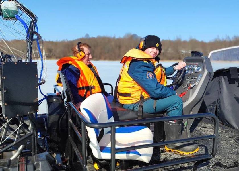 tonkiy-led-spasateli-proveli-reydy-na-vodoemakh-rayona_2