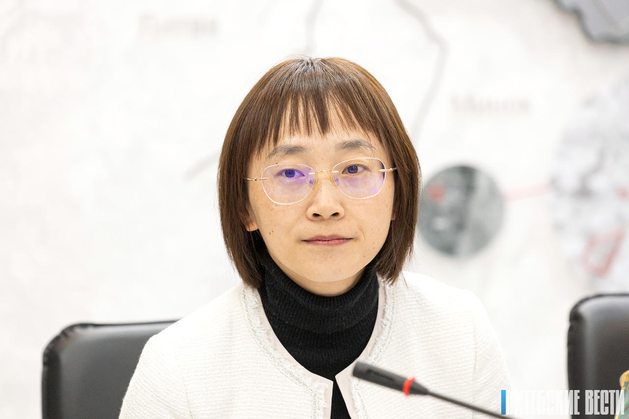 fotofakt-v-administratsii-sez-vitebsk-sostoyalas-vstrecha-s-delegatsiey-provintsii-guychzhou_3