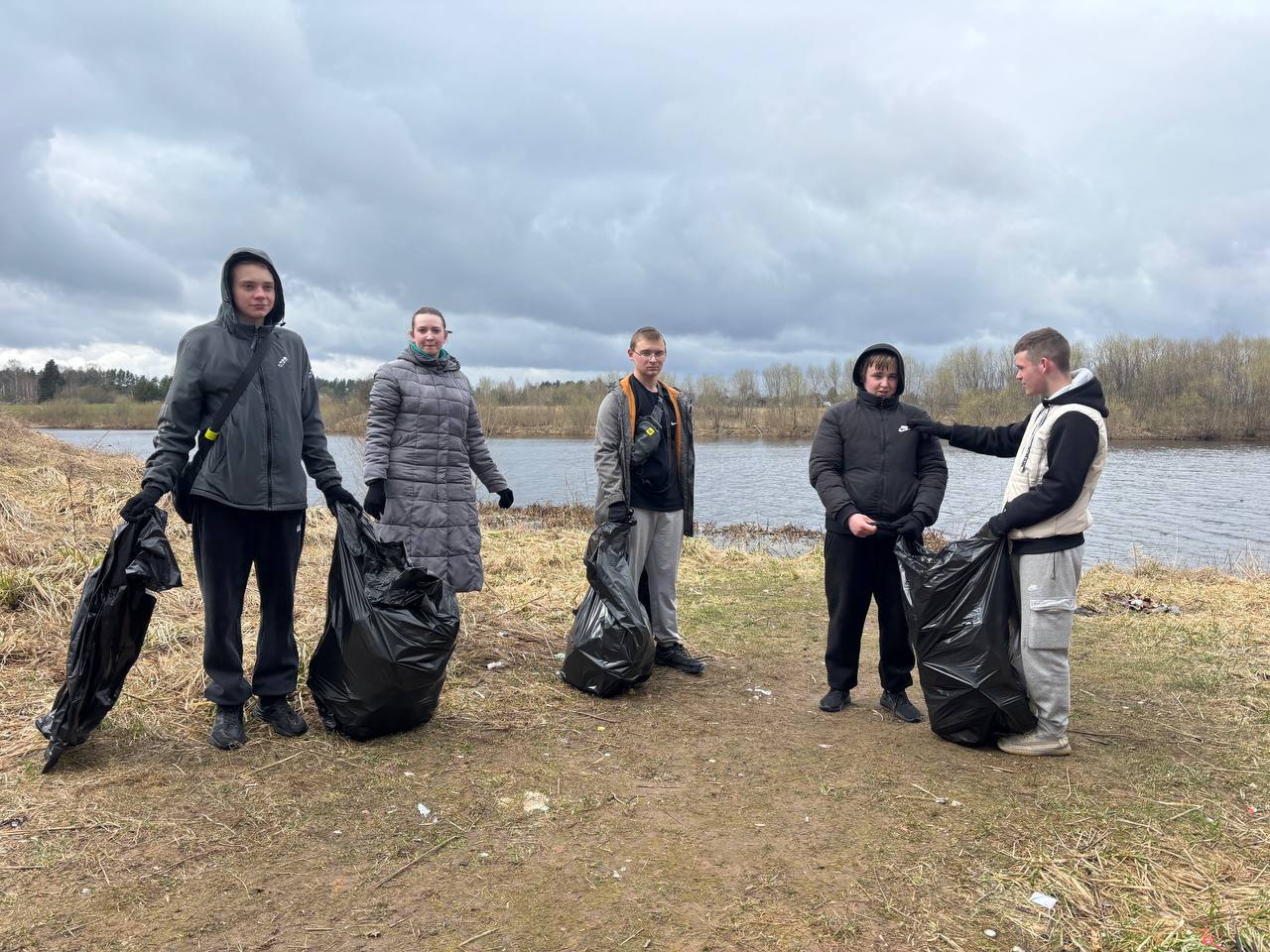 aktsiyu-chistyy-bereg-vchera-organizovali-v-agrogorodke-ulla_3