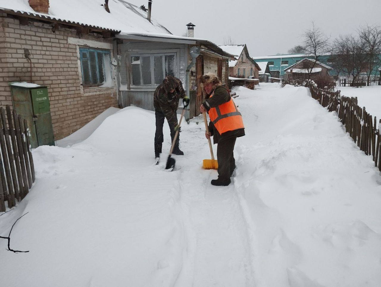 dlya-likvidatsii-posledstviy-obilnykh-snegopadov-v-rayone-zadeystvovana-vsya-imeyushchayasya-tekhnik_6