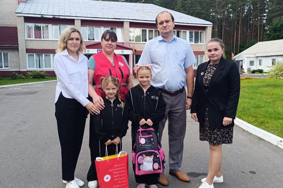 Благотворительная акция «Соберем детей в школу» продолжается