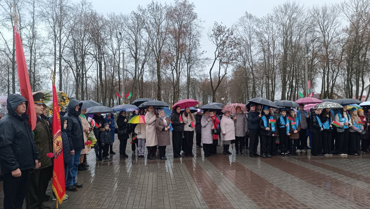 В Бешенковичах почтили память Октябрьской революции: митинг у памятника Ленину собрал жителей района