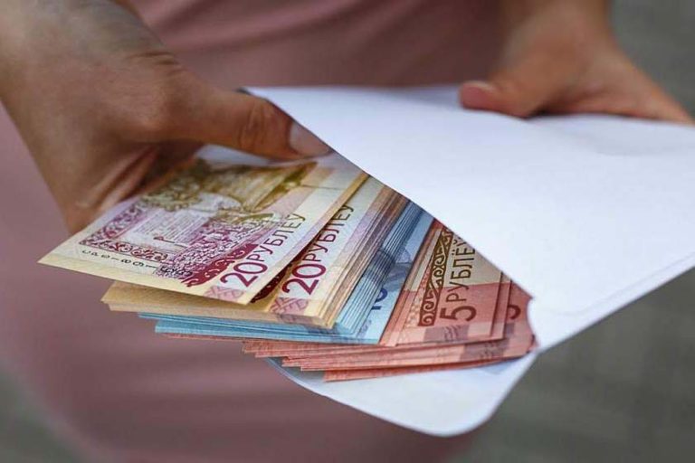 Выплата заработной платы «в конвертах» лишает граждан их социальных прав