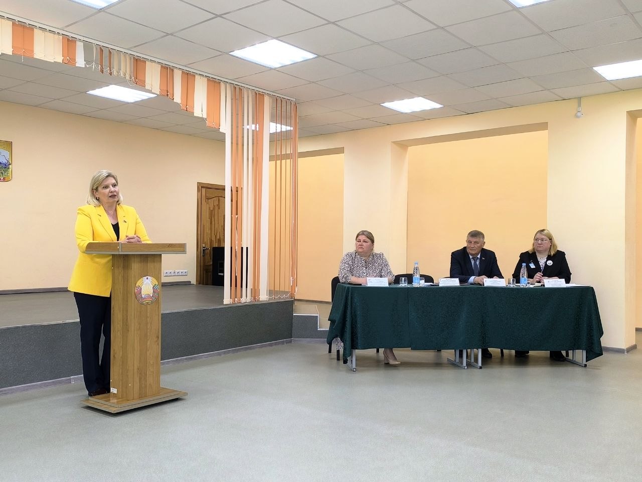 v-ramkakh-edinogo-dnya-informirovaniya-s-zhitelyami-ostrovno-vstretilas-glavnyy-ideolog-vitebskoy-ob_1