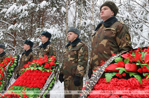 Останки 65 расстрелянных в 1942 году мирных жителей захоронили в Бешенковичском районе