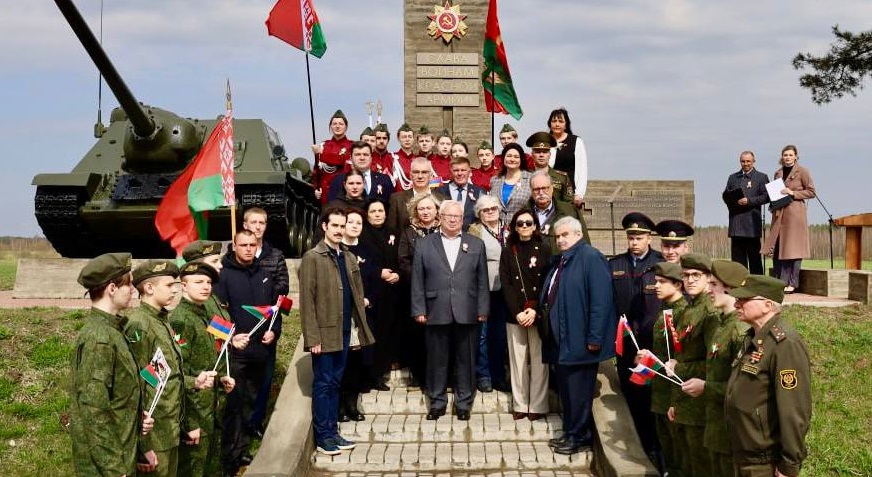 Накануне 80-летия Великой Победы Бешенковичи посетили потомки великих военачальников Советского Союза