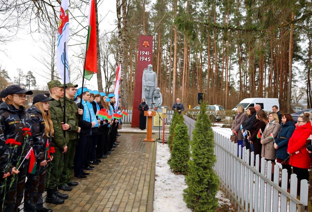 В Бешенковичах у братской могилы жертв фашизма прошел митинг-реквием