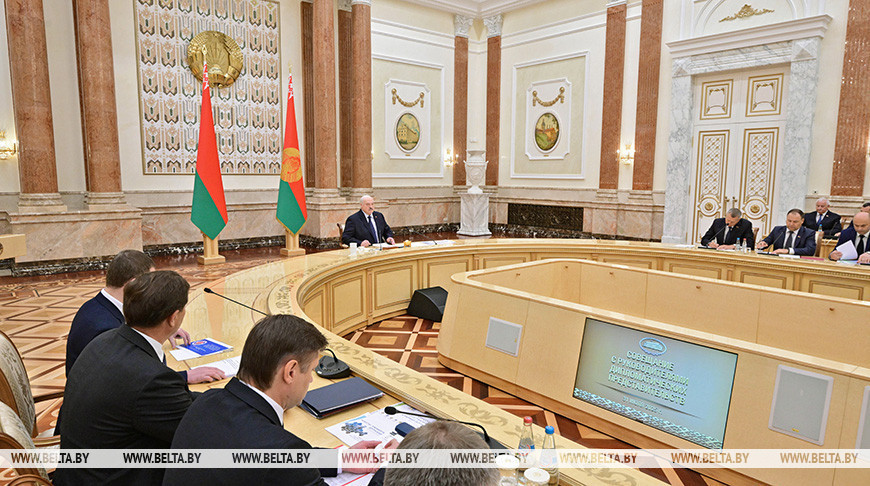 Лукашенко разъяснил суть белорусской многополярности и высказался про отношения с Россией