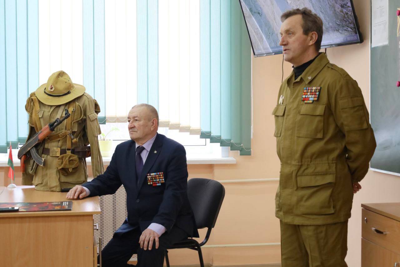 v-ssh-2-g-p-beshenkovichi-imeni-m-n-tkachenko-proshla-vstrecha-s-voinami-internatsionalistami_1