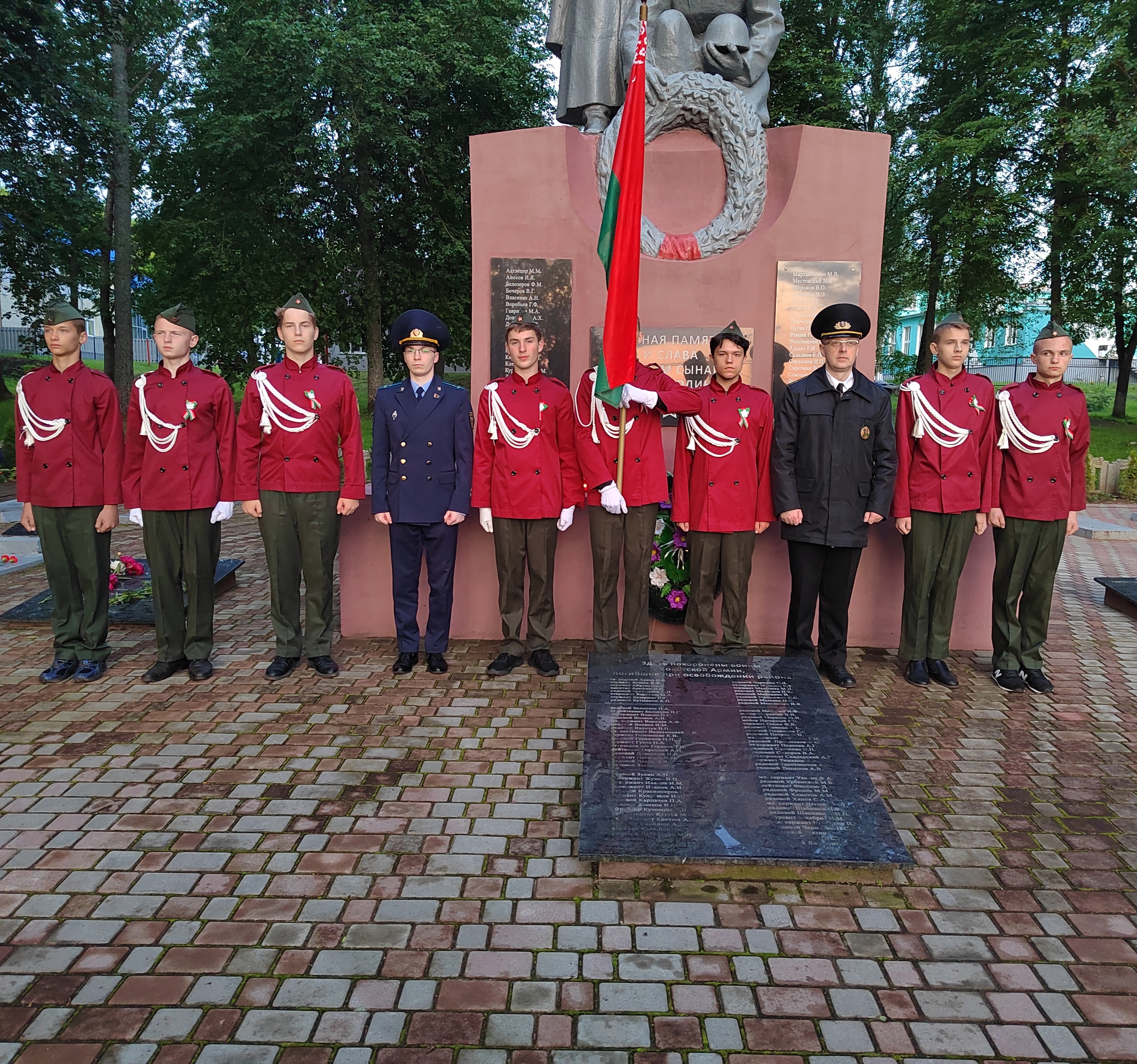 Эхо памяти в Бешенковичах: помощник прокурора Бешенковичского района Егор Чудаков принял участие в республиканской акции «Свеча Памяти»