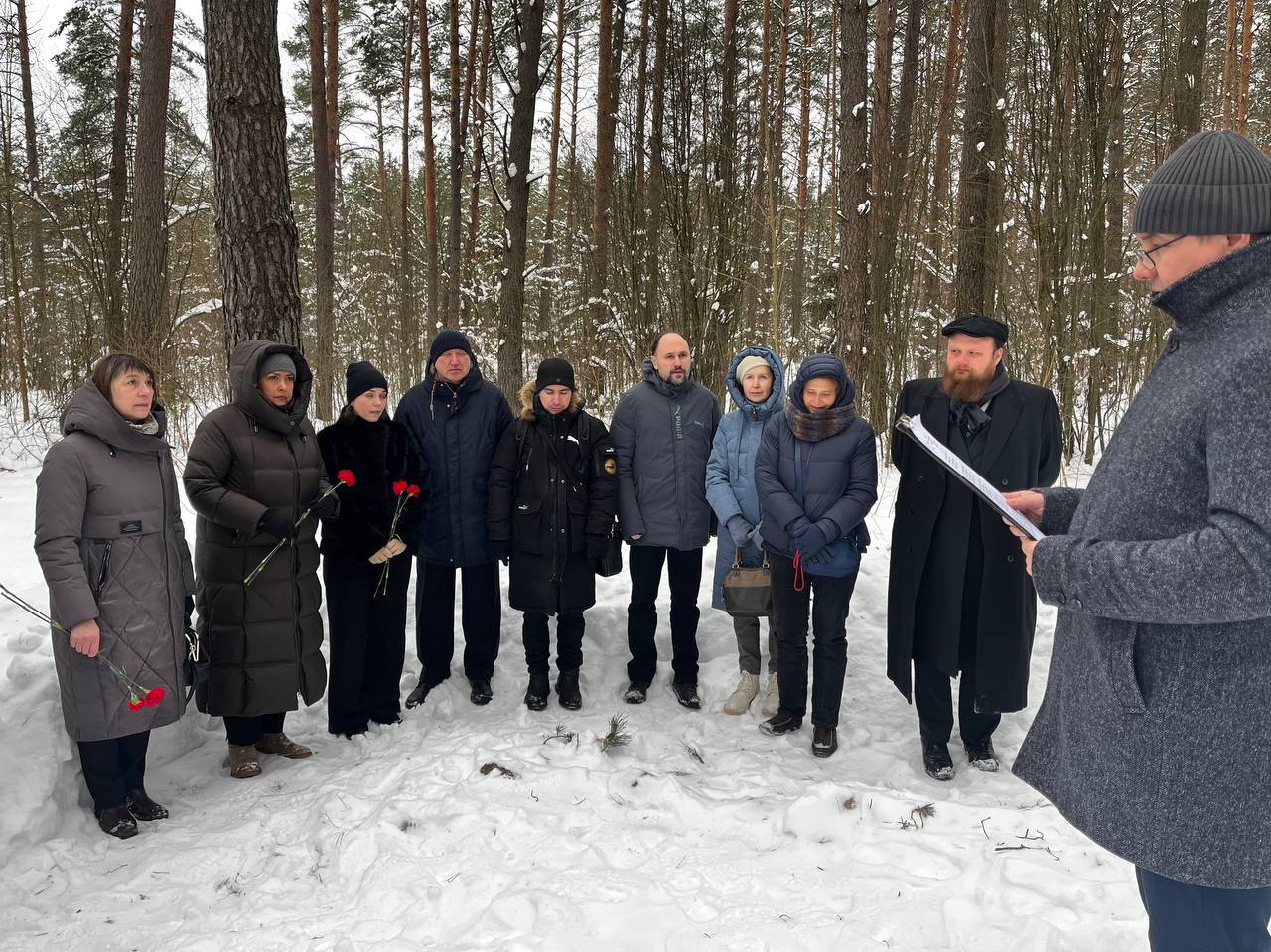 beshenkovichane-sobralis-u-bratskoy-mogily-uznikov-beshenkovichskogo-getto_1