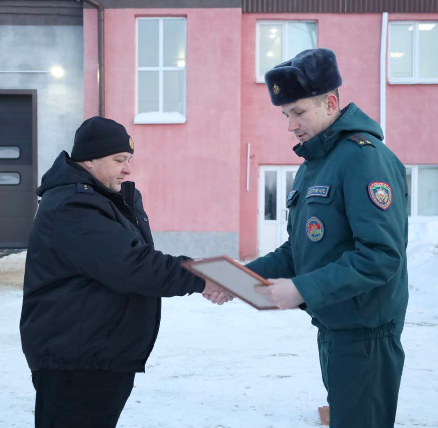 torzhestvennyy-razvod-i-nagrady-luchshim-v-beshenkovichskom-rochs-otmetili-den-spasatelya_4