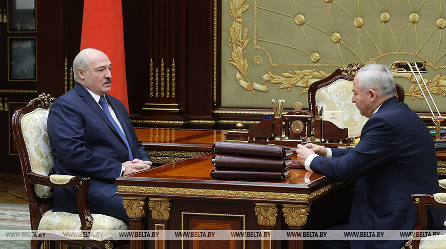 Работа предприятий в 2020 году, подготовка ВНС и проекты в Африке - Лукашенко принял с докладом Шеймана