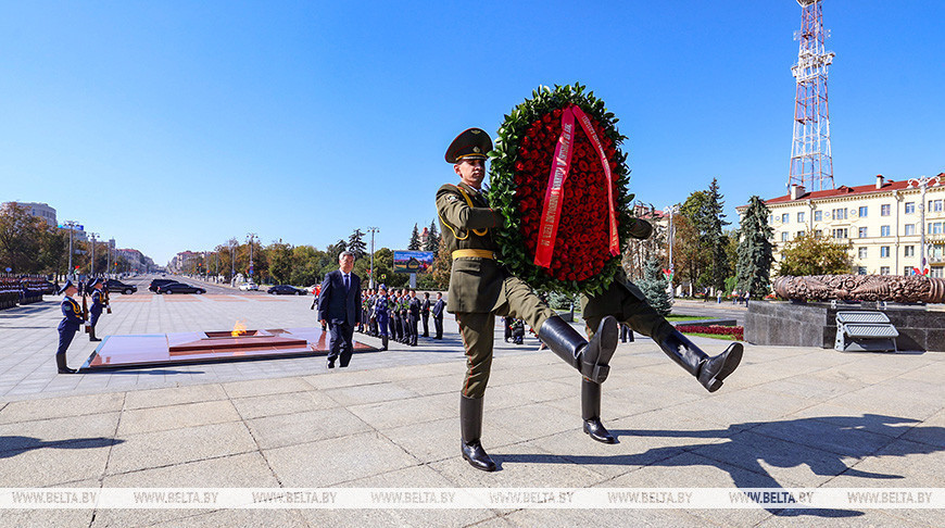 Senior CPC official lays wreath at Victory Monument in Minsk