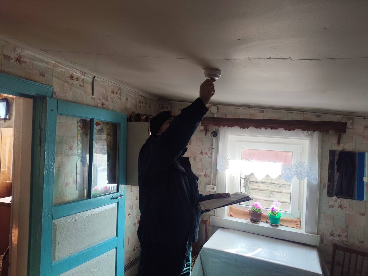 aktsiya-za-bezopasnost-vmeste-za-tri-dnya-spasateli-obsledovali-81-domovladenie-v-rayone_1