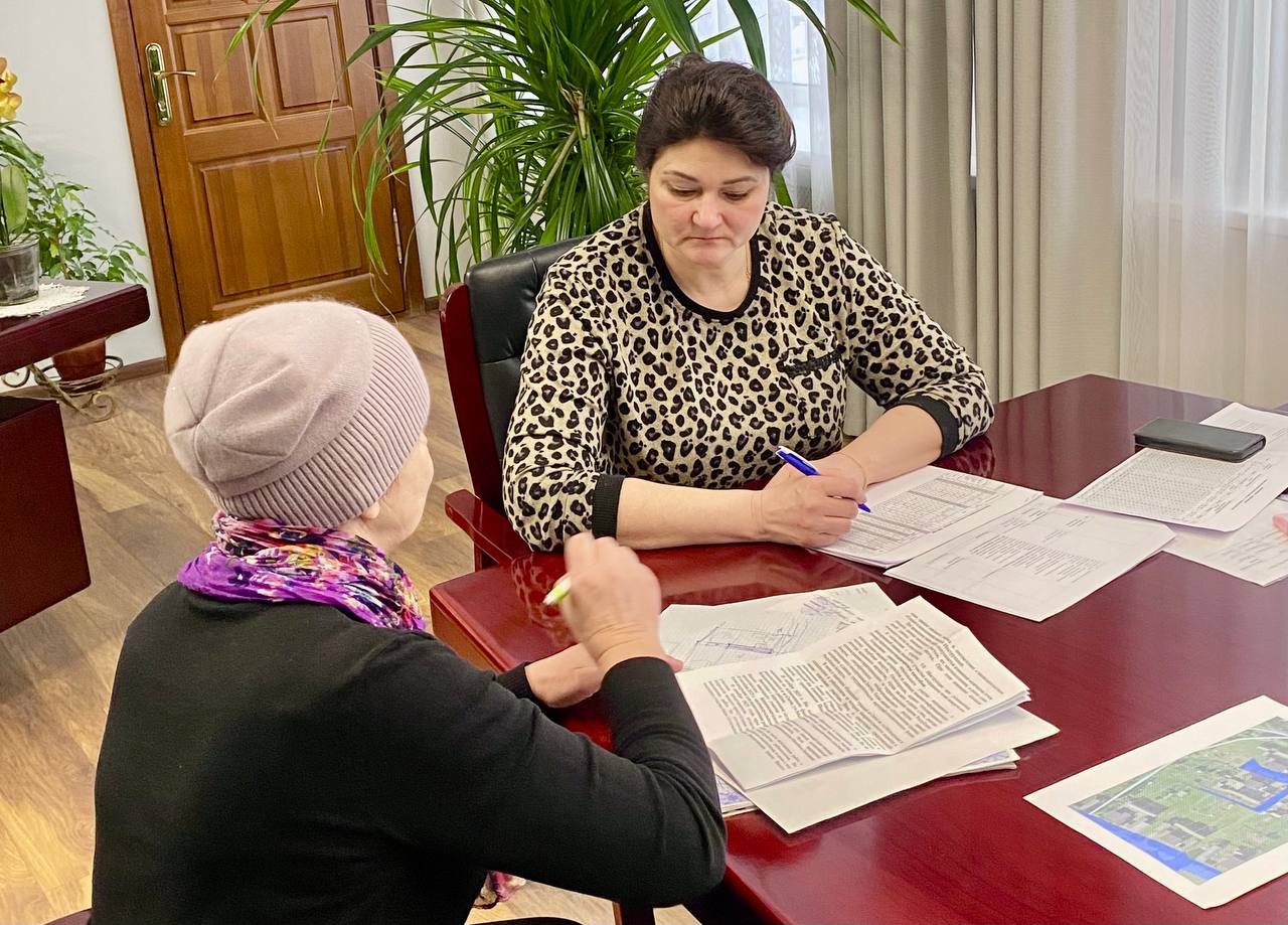 priem-grazhdan-provela-galina-unukovich2_3