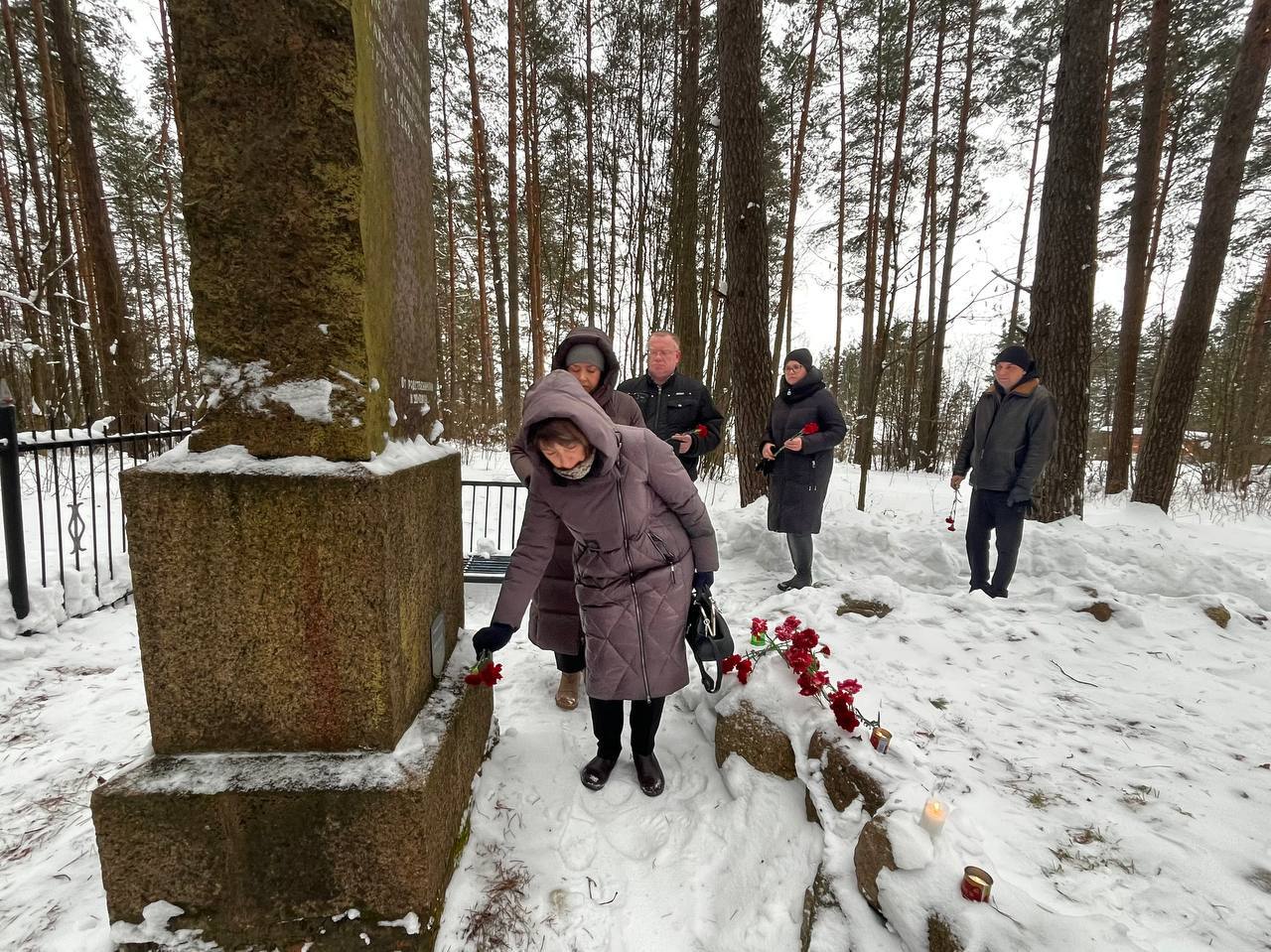 beshenkovichane-sobralis-u-bratskoy-mogily-uznikov-beshenkovichskogo-getto_3