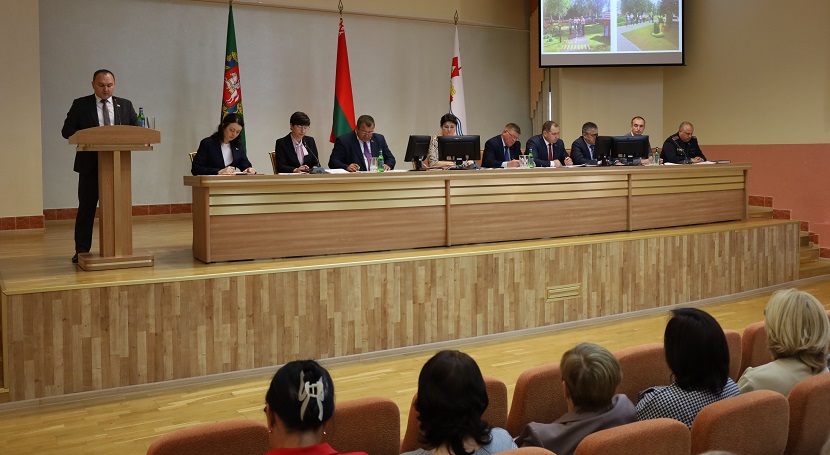 Готовность учреждений образования к 2025/2026 учебному году обсудили на открытом заседании райисполкома