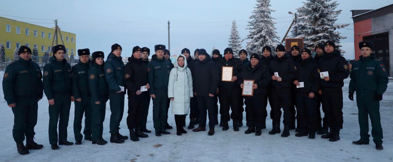 Торжественный развод и награды лучшим: в Бешенковичском РОЧС отметили День спасателя