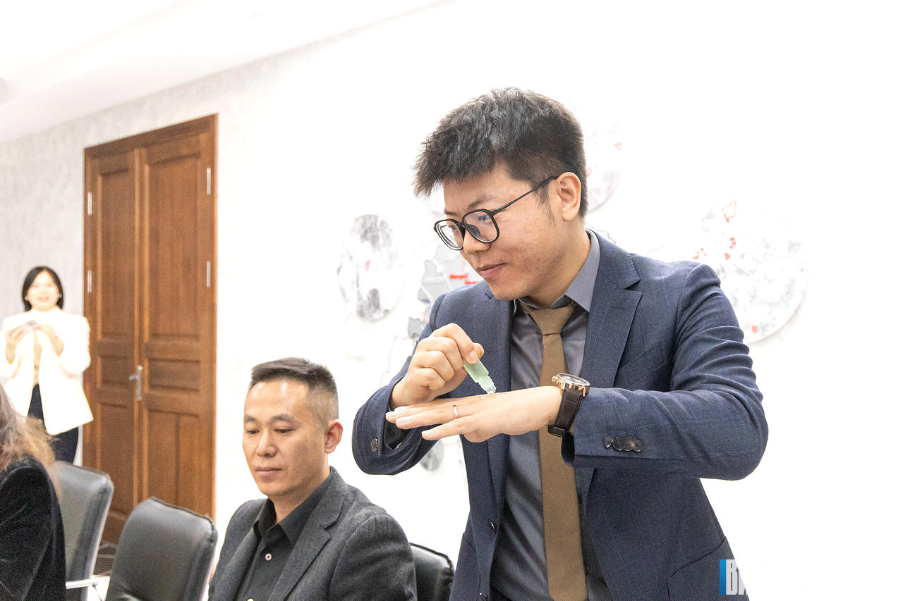 fotofakt-v-administratsii-sez-vitebsk-sostoyalas-vstrecha-s-delegatsiey-provintsii-guychzhou_9