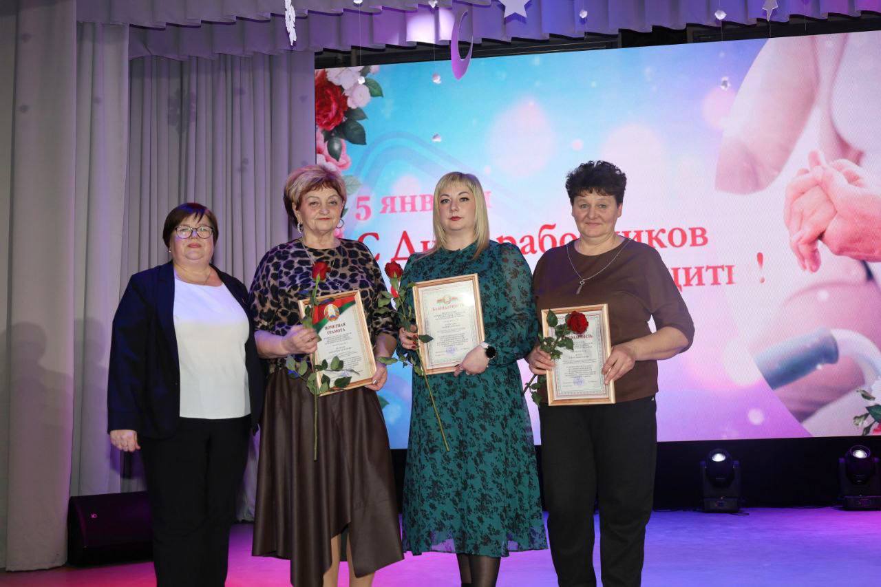 vchera-u-sotsialnoy-sluzhby-beshenkovichskogo-rayona-byl-dvoynoy-prazdnik-professionalnyy-i-25-letie_3