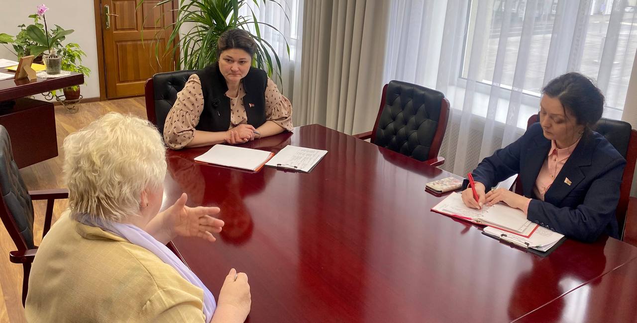 Во время приема граждан к главе района Галине Унукович обратились четыре человека