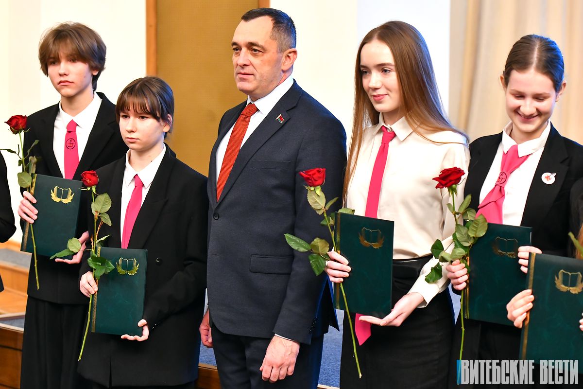 В Витебской области за успехи в олимпиадном движении отметили 220 школьников и педагогов