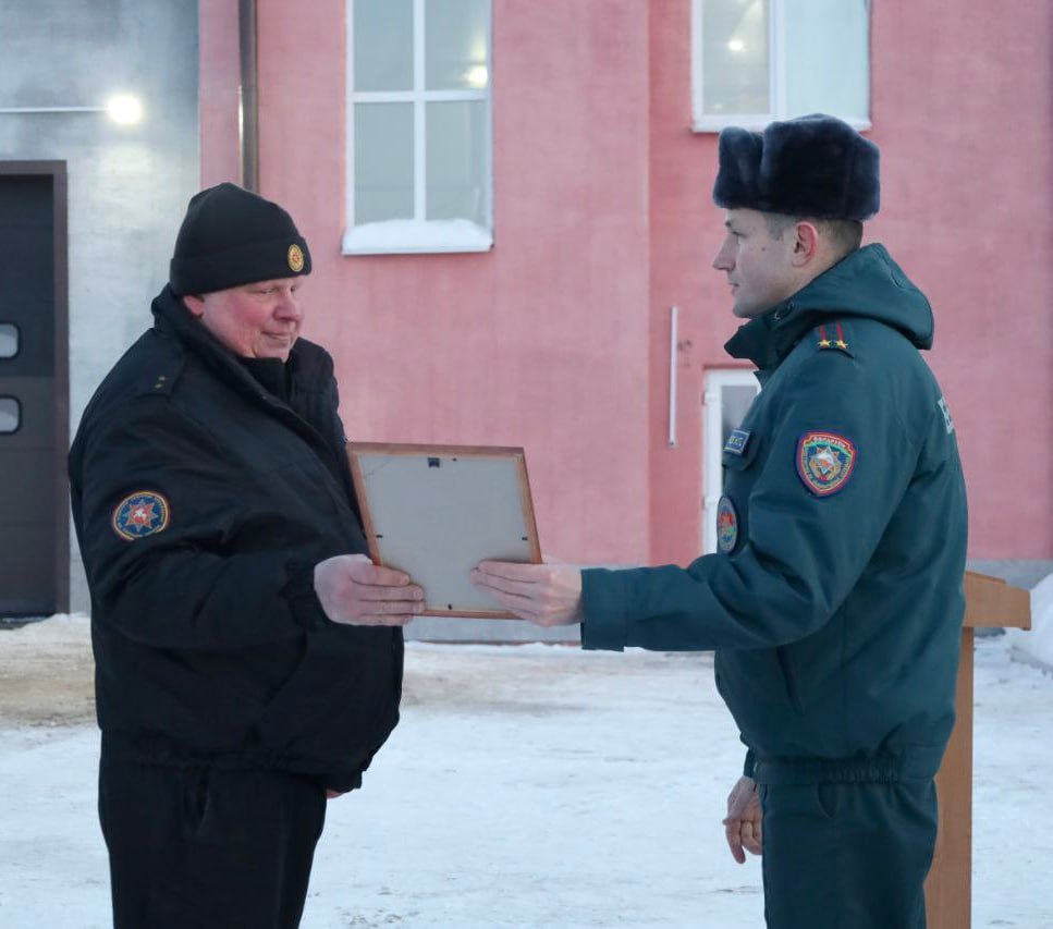 torzhestvennyy-razvod-i-nagrady-luchshim-v-beshenkovichskom-rochs-otmetili-den-spasatelya_3