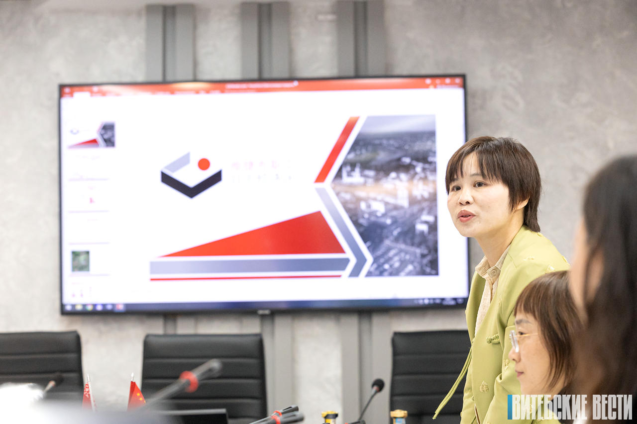 fotofakt-v-administratsii-sez-vitebsk-sostoyalas-vstrecha-s-delegatsiey-provintsii-guychzhou_4