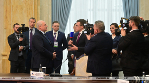 Лукашенко о замене доллару в расчетах: мы удовлетворены российским рублем