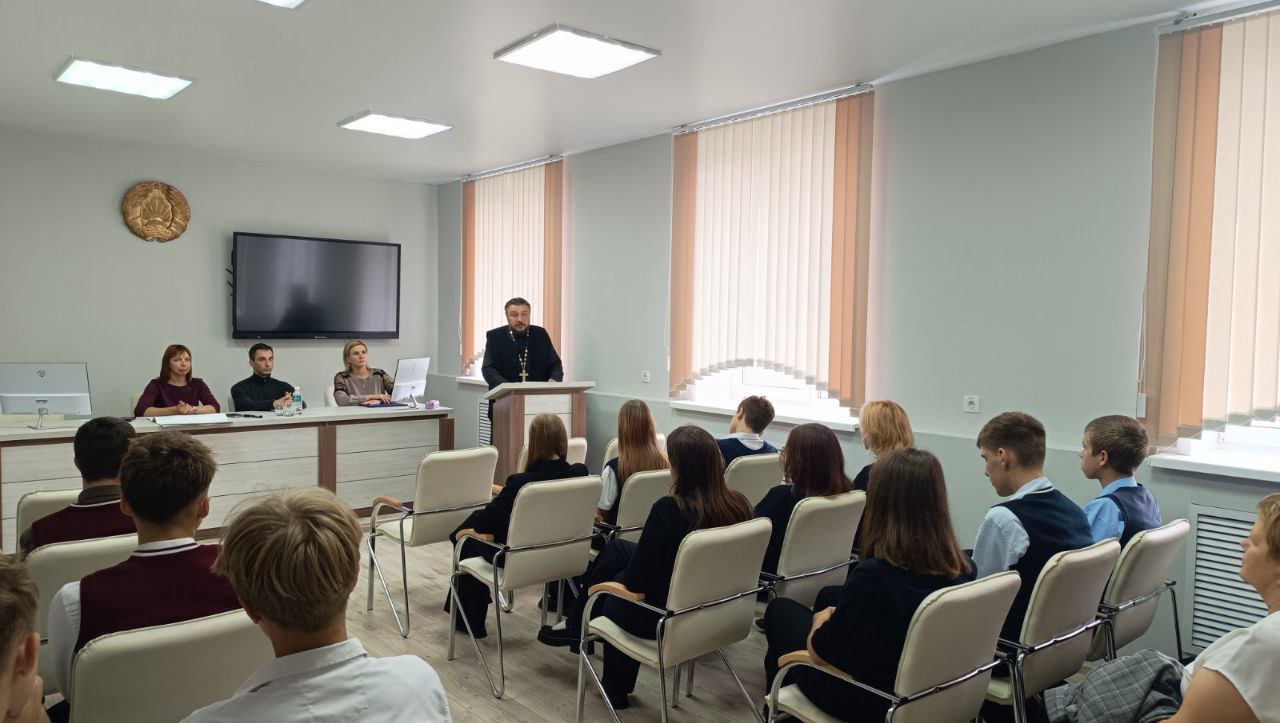 На базе Бешенковичского СПЦ в рамках заседания районного клуба «Оптимист» состоялось профилактическое мероприятие для подростков