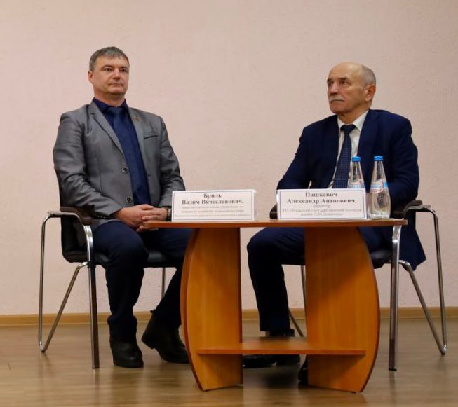 na-baze-ullskogo-gosudarstvennogo-kolledzha-imeni-l-m-dovatora-proshla-yarmarka-tselevoy-podgotovki_7