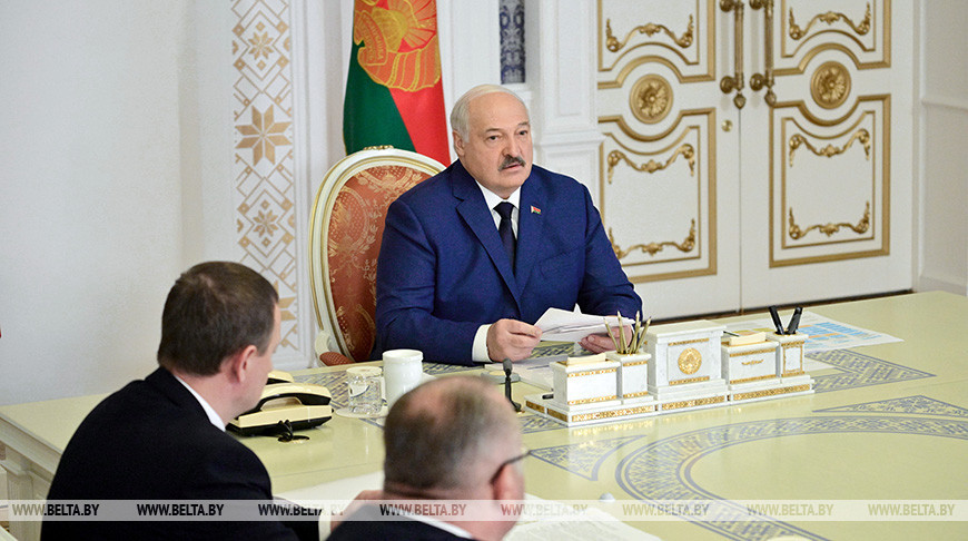 Должная отдача, ускорение и взгляд за горизонт. Чего Лукашенко требует от ученых и Академии наук