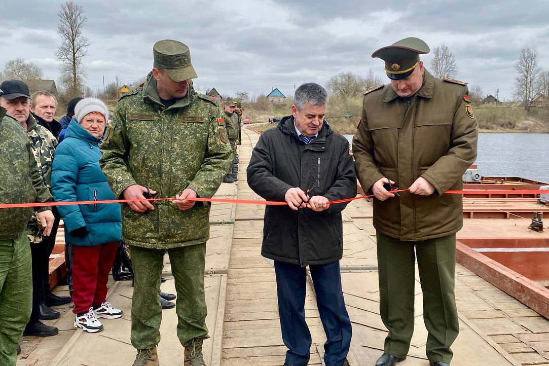 В Бешенковичах официально открыто движение по понтонному мосту через Западную Двину