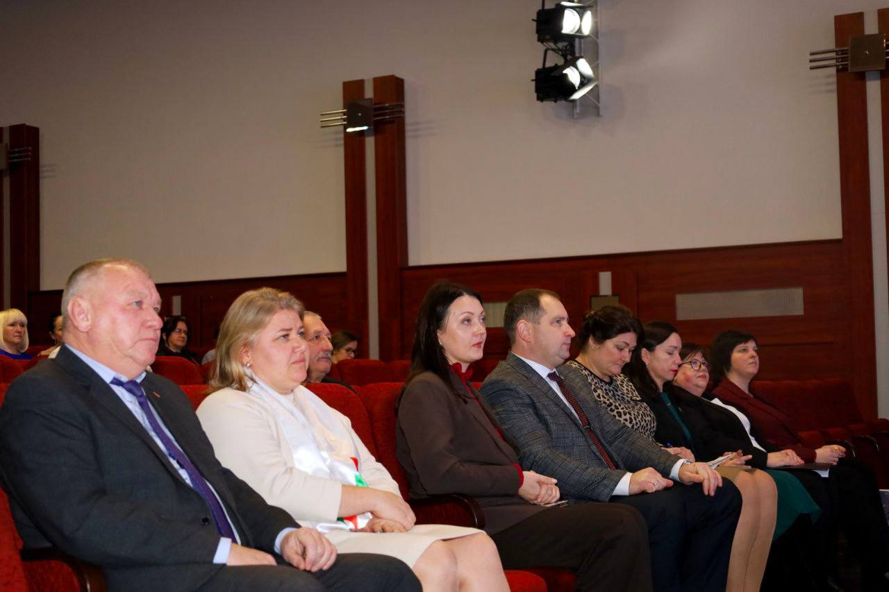 vchera-u-sotsialnoy-sluzhby-beshenkovichskogo-rayona-byl-dvoynoy-prazdnik-professionalnyy-i-25-letie_6