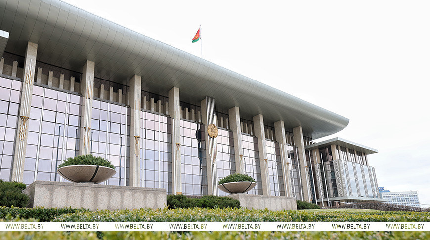 Лукашенко заслушал телефонные доклады главы МЧС и управделами Президента