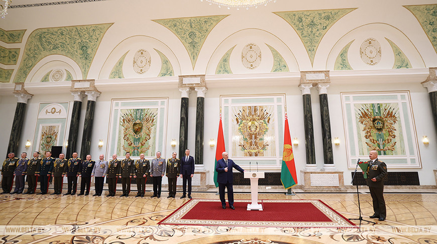 Lukashenko highlights long-term relevance of military professions