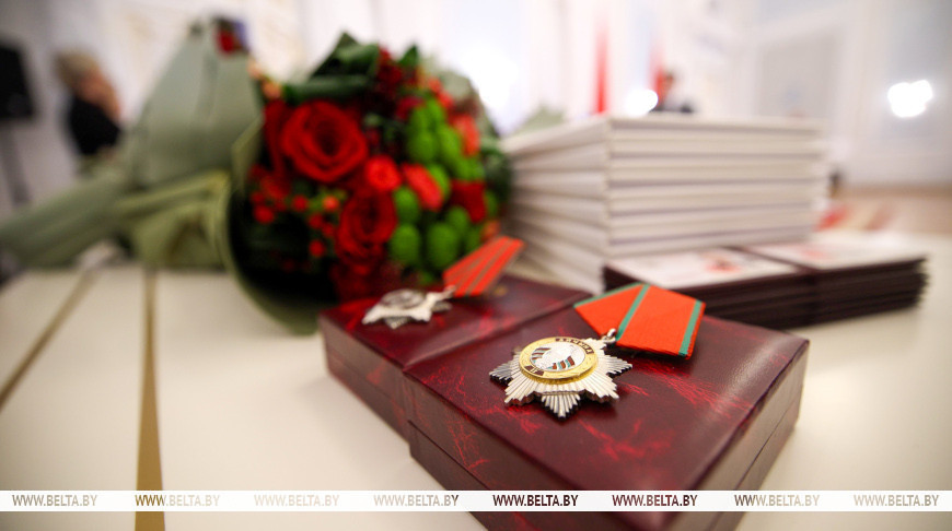 Лукашенко наградил орденами Отечества Валентина Сукало и Петра Миклашевича