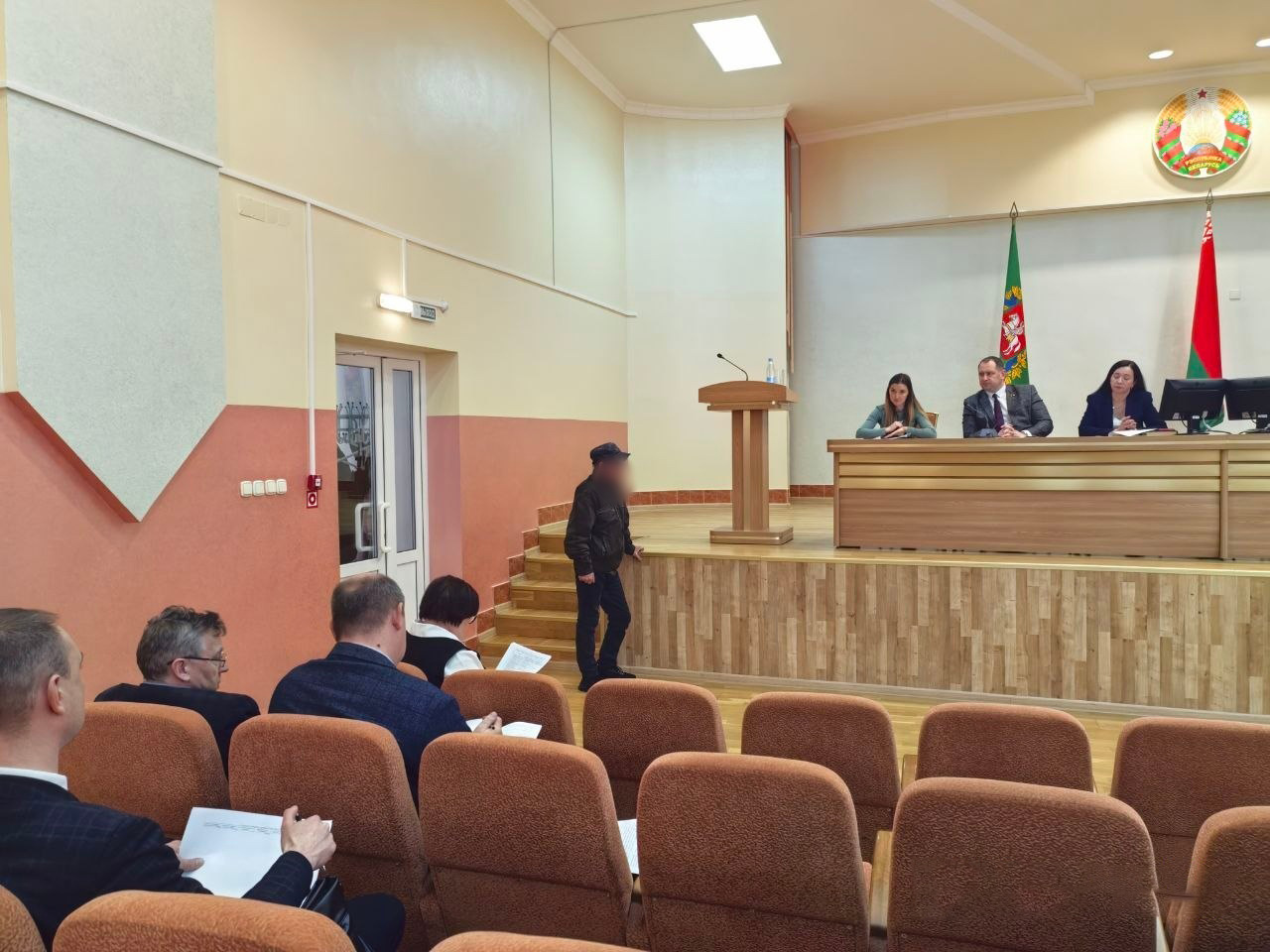 На заседании комиссии по координации работы по содействию занятости населения рассмотрено 16 человек