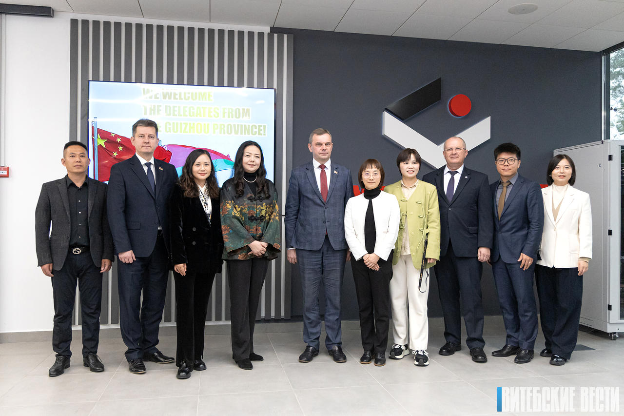 fotofakt-v-administratsii-sez-vitebsk-sostoyalas-vstrecha-s-delegatsiey-provintsii-guychzhou_12