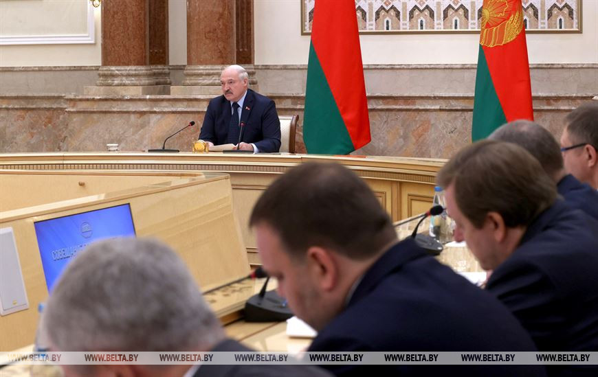 Лукашенко: внешнеполитическая стратегия Беларуси нуждается в корректировке