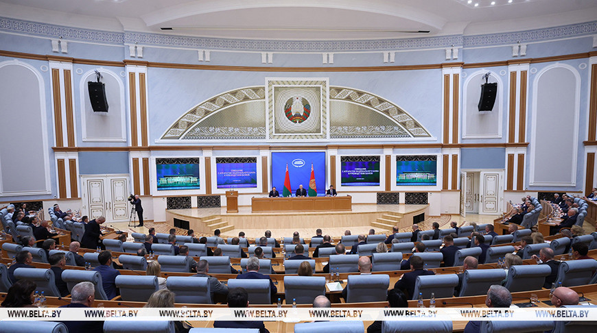 Лукашенко: экономика и банковский сектор Беларуси пережили беспрецедентные вызовы