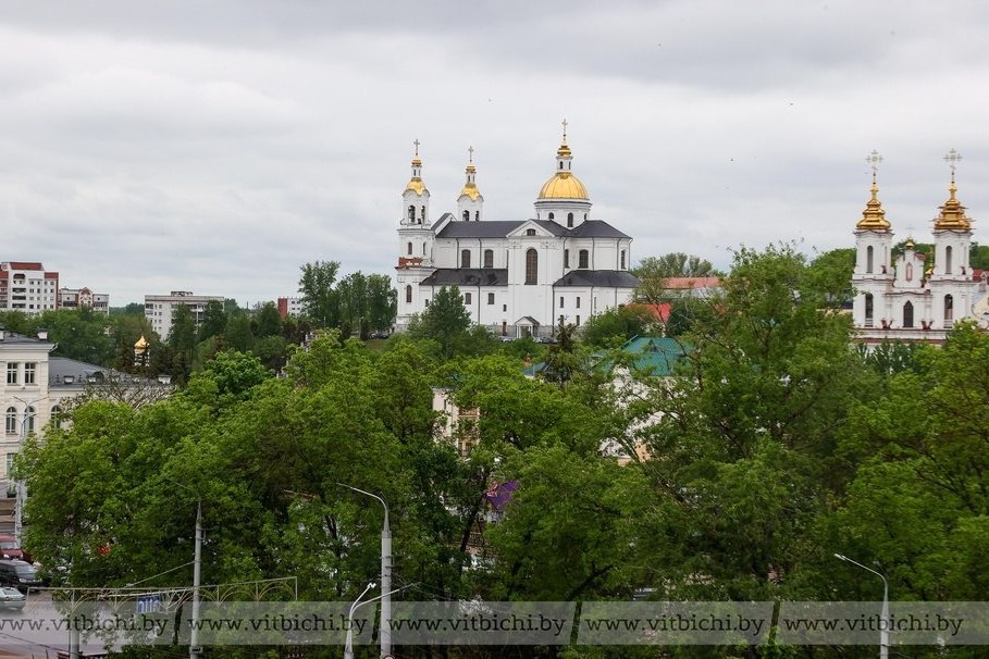 Директорам школ поднимут зарплаты, а банки введут лимиты на количество карт : что изменится в Беларуси с 1 апреля