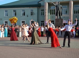 10 июня 2018 года в Бешенковичах состоялся один из самых светлых, добрых праздников - районный выпускной бал