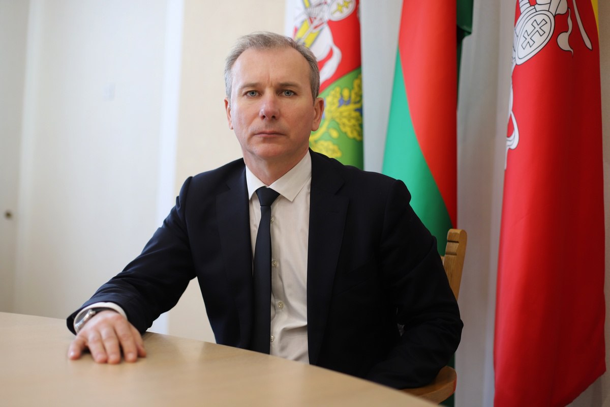 Прием граждан и прямую телефонную линию проведет Виктор Азарёнок