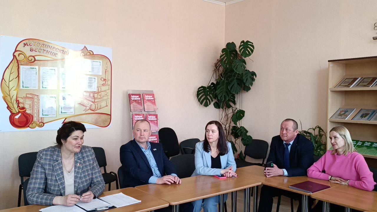 vstrecha-s-uchastiem-delegatsii-iz-chuvashskoy-respubliki-proshla-v-ullskom-gosudarstvennom-kolledzh_3